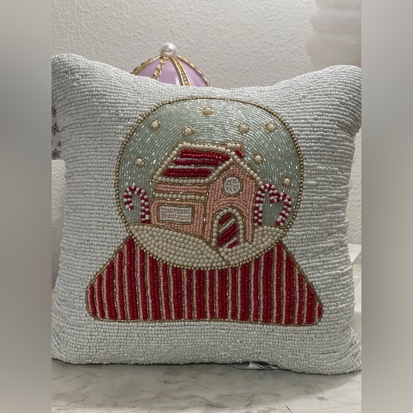 Beaded Holiday Pillow – Gingerbread House Christmas Decor Globe - Picture 1 of 2